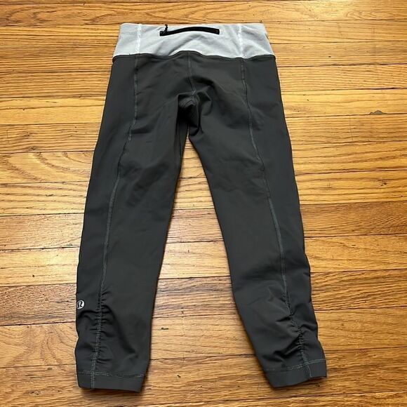 Lululemon Race With Grace Crop size 2 - Picture 8 of 14